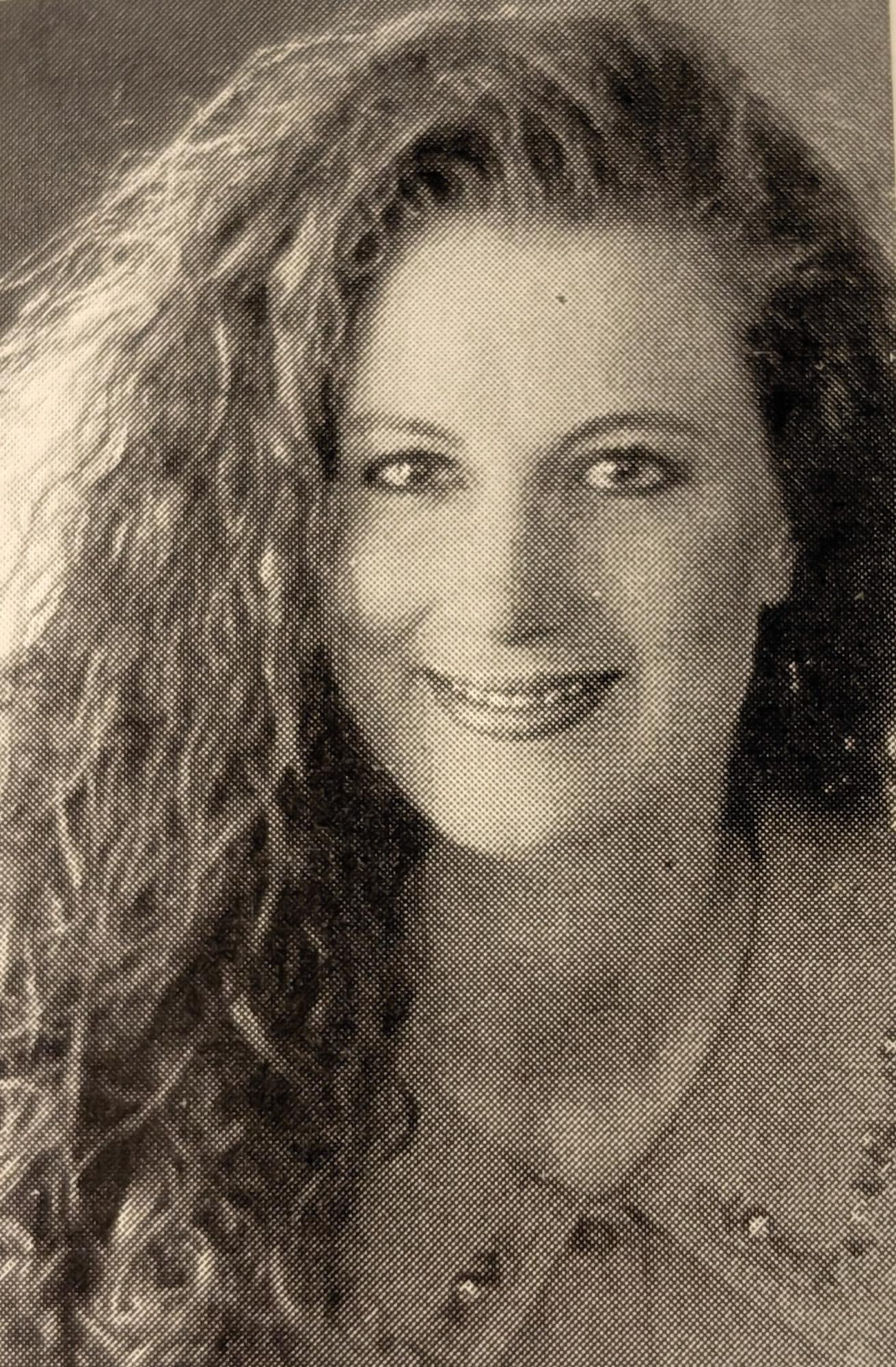 Kelynn Heardt's senior photo, Calss of 1995.